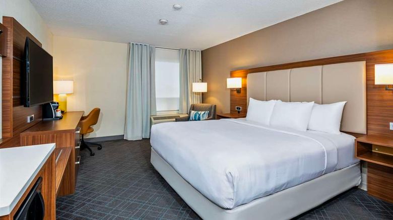 <b>Comfort Inn & Suites Room</b>. Images powered by <a href="https://iceportal.shijigroup.com/" title="IcePortal" target="_blank">IcePortal</a>.