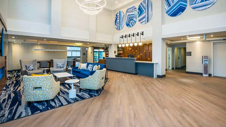 <b>Comfort Inn & Suites Lobby</b>. Images powered by <a href="https://iceportal.shijigroup.com/" title="IcePortal" target="_blank">IcePortal</a>.
