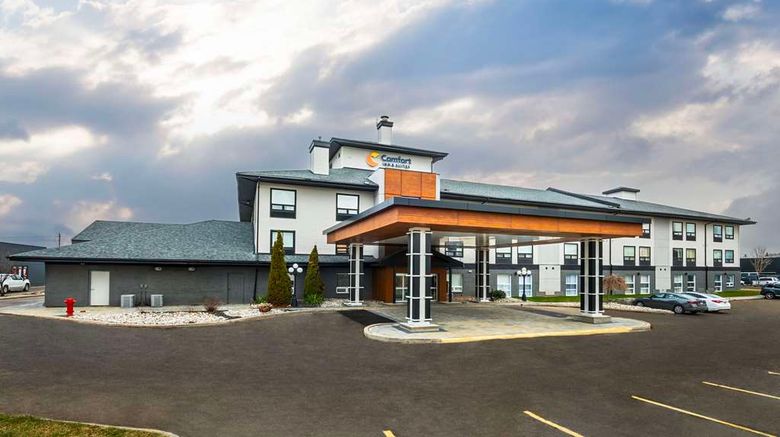 <b>Comfort Inn & Suites Exterior</b>. Images powered by <a href="https://iceportal.shijigroup.com/" title="IcePortal" target="_blank">IcePortal</a>.