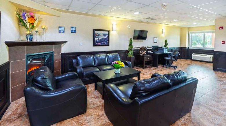 <b>Comfort Inn & Suites Lobby</b>. Images powered by <a href="https://iceportal.shijigroup.com/" title="IcePortal" target="_blank">IcePortal</a>.
