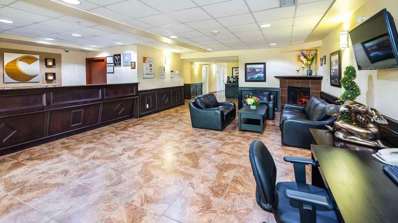 <b>Comfort Inn & Suites Lobby</b>. Images powered by <a href="https://iceportal.shijigroup.com/" title="IcePortal" target="_blank">IcePortal</a>.
