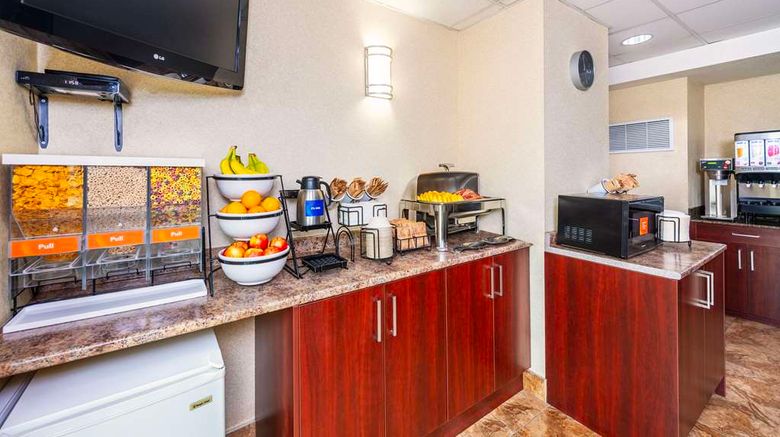 <b>Comfort Inn & Suites Restaurant</b>. Images powered by <a href="https://iceportal.shijigroup.com/" title="IcePortal" target="_blank">IcePortal</a>.