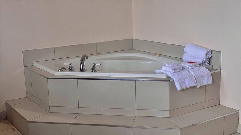 <b>Econo Lodge City Centre Kingston Suite</b>. Images powered by <a href="https://iceportal.shijigroup.com/" title="IcePortal" target="_blank">IcePortal</a>.