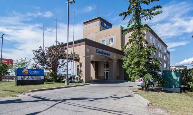 Comfort Inn & Suites Airport Exterior