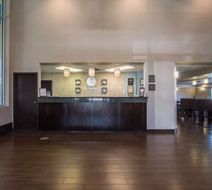 Comfort Inn & Suites Airport Lobby