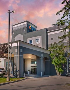 Comfort Inn & Suites Airport