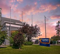 Comfort Inn & Suites Airport Exterior
