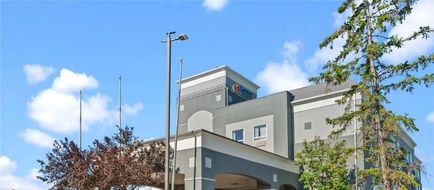 Comfort Inn & Suites Airport Exterior