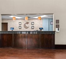 Comfort Inn & Suites Airport Lobby