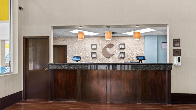 <b>Comfort Inn & Suites Airport Lobby</b>. Images powered by <a href="https://iceportal.shijigroup.com/" title="IcePortal" target="_blank">IcePortal</a>.