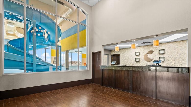 <b>Comfort Inn & Suites Airport Lobby</b>. Images powered by <a href="https://iceportal.shijigroup.com/" title="IcePortal" target="_blank">IcePortal</a>.