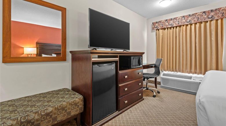 <b>Comfort Inn & Suites Airport Room</b>. Images powered by <a href="https://iceportal.shijigroup.com/" title="IcePortal" target="_blank">IcePortal</a>.