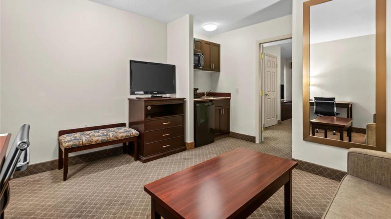 <b>Comfort Inn & Suites Airport Suite</b>. Images powered by <a href="https://iceportal.shijigroup.com/" title="IcePortal" target="_blank">IcePortal</a>.