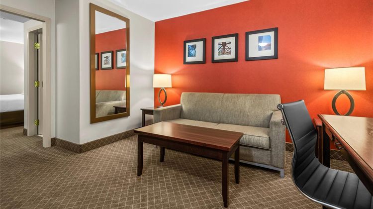 Comfort Inn & Suites Airport Suite