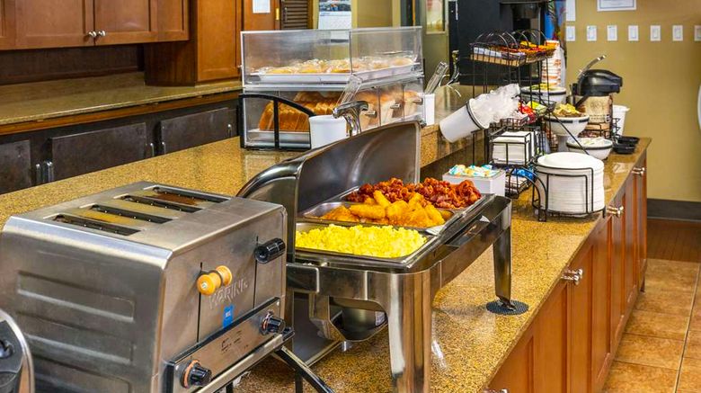 <b>Comfort Inns & Suites Restaurant</b>. Images powered by <a href="https://iceportal.shijigroup.com/" title="IcePortal" target="_blank">IcePortal</a>.