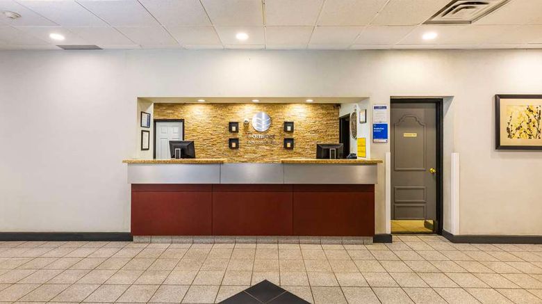<b>Comfort Inns & Suites Lobby</b>. Images powered by <a href="https://iceportal.shijigroup.com/" title="IcePortal" target="_blank">IcePortal</a>.