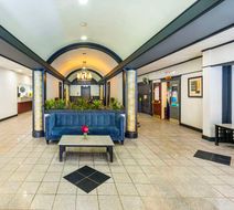 Comfort Inn and Suites Edmonton Downtown Lobby