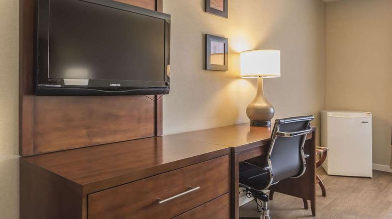 <b>Comfort Inn Room</b>. Images powered by <a href="https://iceportal.shijigroup.com/" title="IcePortal" target="_blank">IcePortal</a>.