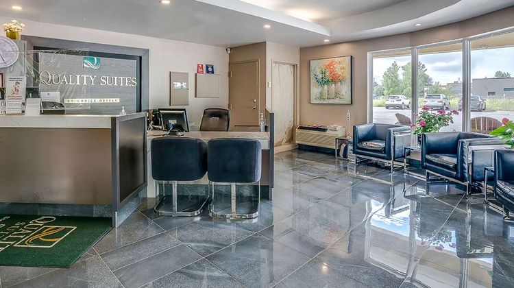 Quality Suites Ste Anne de Beaupre Lobby