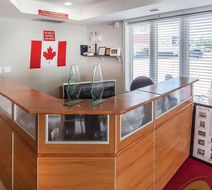 Econo Lodge and Suites Drumheller Lobby