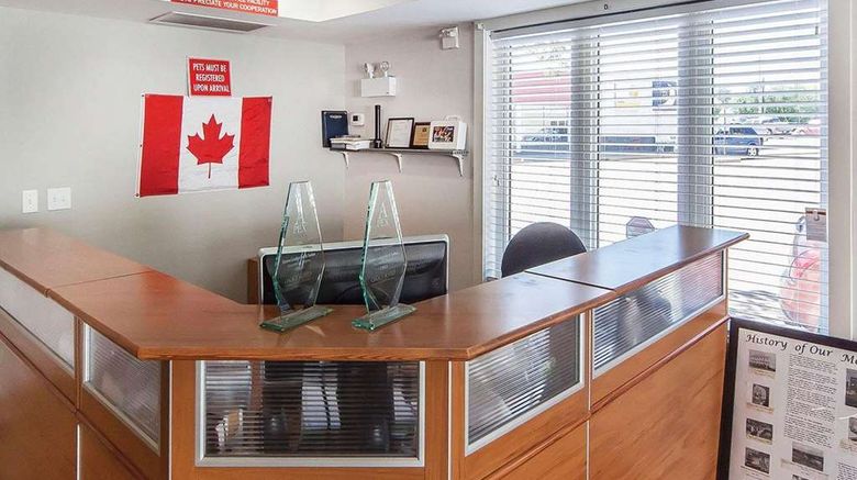 <b>Econo Lodge and Suites Drumheller Lobby</b>. Images powered by <a href="https://iceportal.shijigroup.com/" title="IcePortal" target="_blank">IcePortal</a>.