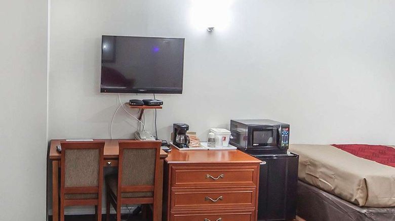 <b>Econo Lodge and Suites Drumheller Room</b>. Images powered by <a href="https://iceportal.shijigroup.com/" title="IcePortal" target="_blank">IcePortal</a>.