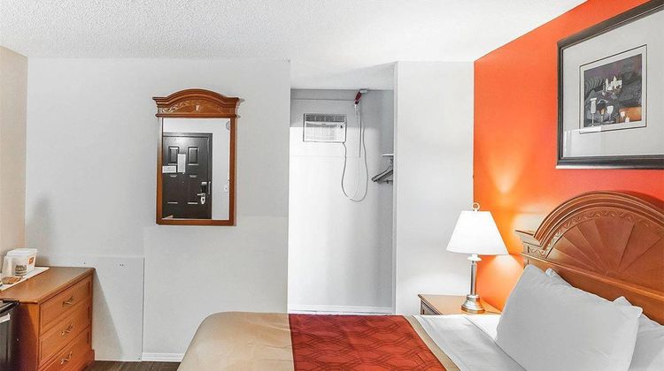 Econo Lodge and Suites Drumheller Room