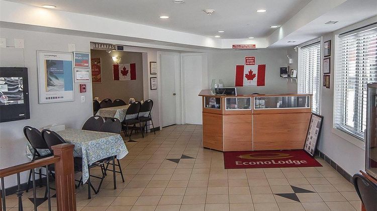 Econo Lodge and Suites Drumheller Lobby