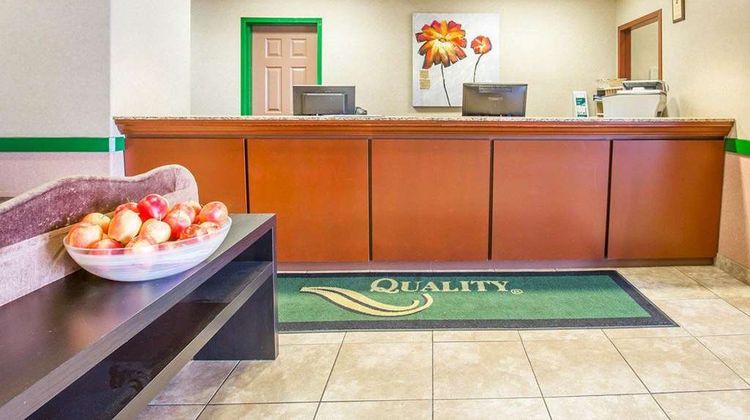 Quality Inn & Suites Lethbridge Lobby