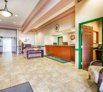 Quality Inn & Suites Lethbridge Lobby