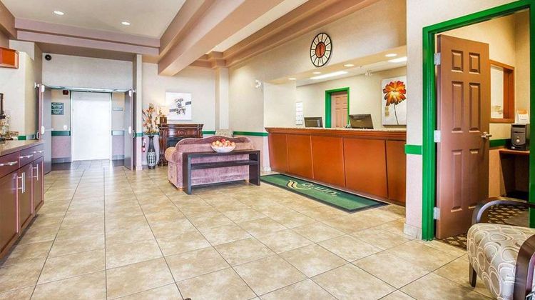 Quality Inn & Suites Lethbridge Lobby