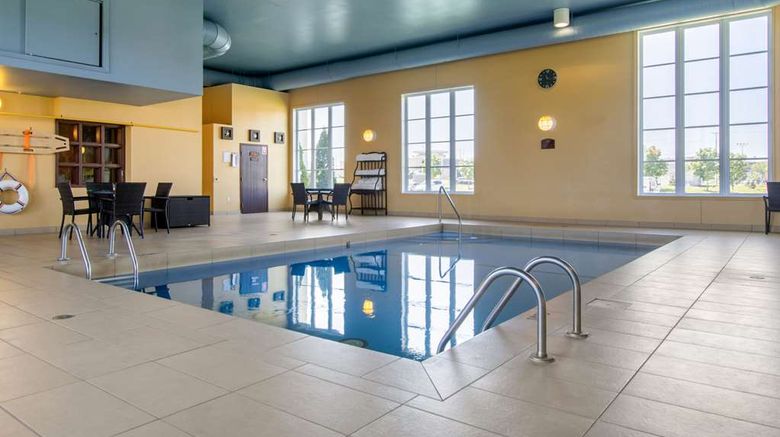 <b>Comfort Inn & Suites Saint-Nicolas Pool</b>. Images powered by <a href="https://iceportal.shijigroup.com/" title="IcePortal" target="_blank">IcePortal</a>.