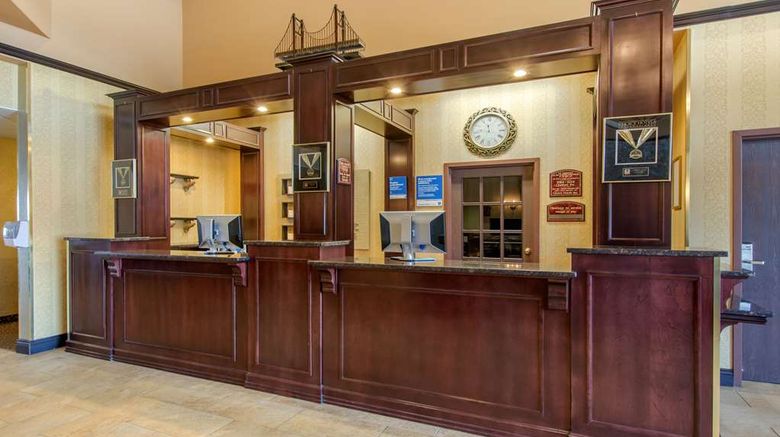 <b>Comfort Inn & Suites Saint-Nicolas Lobby</b>. Images powered by <a href="https://iceportal.shijigroup.com/" title="IcePortal" target="_blank">IcePortal</a>.