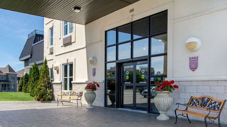 <b>Comfort Inn & Suites Saint-Nicolas Exterior</b>. Images powered by <a href="https://iceportal.shijigroup.com/" title="IcePortal" target="_blank">IcePortal</a>.