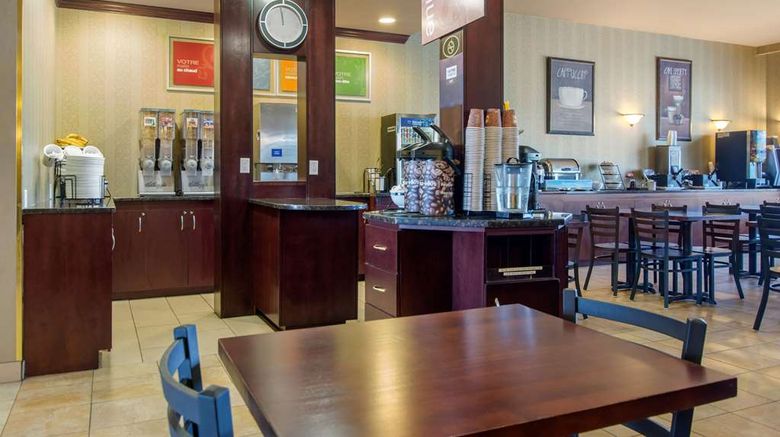 <b>Comfort Inn & Suites Saint-Nicolas Restaurant</b>. Images powered by <a href="https://iceportal.shijigroup.com/" title="IcePortal" target="_blank">IcePortal</a>.