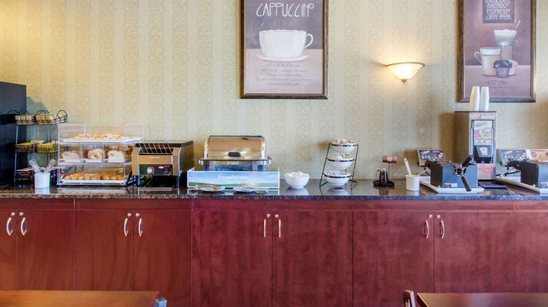 <b>Comfort Inn & Suites Saint-Nicolas Restaurant</b>. Images powered by <a href="https://iceportal.shijigroup.com/" title="IcePortal" target="_blank">IcePortal</a>.