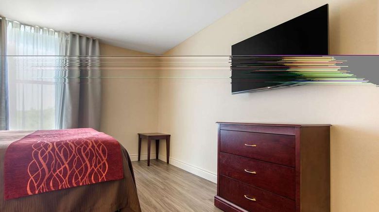 <b>Comfort Inn & Suites Saint-Nicolas Suite</b>. Images powered by <a href="https://iceportal.shijigroup.com/" title="IcePortal" target="_blank">IcePortal</a>.