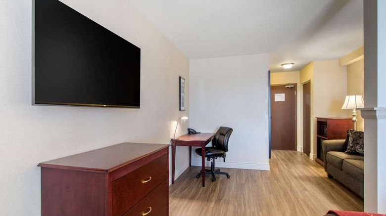 <b>Comfort Inn & Suites Saint-Nicolas Suite</b>. Images powered by <a href="https://iceportal.shijigroup.com/" title="IcePortal" target="_blank">IcePortal</a>.
