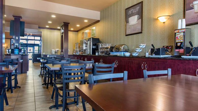 <b>Comfort Inn & Suites Saint-Nicolas Restaurant</b>. Images powered by <a href="https://iceportal.shijigroup.com/" title="IcePortal" target="_blank">IcePortal</a>.