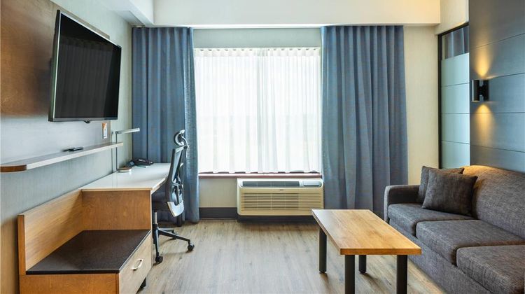 Quality Inn & Suites Levis Suite