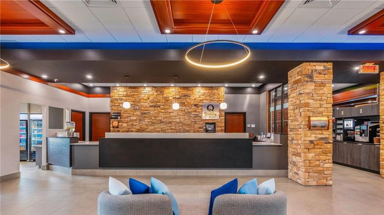 Quality Inn & Suites Levis Lobby