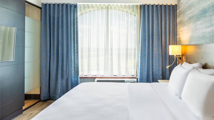 Quality Inn & Suites Levis Suite