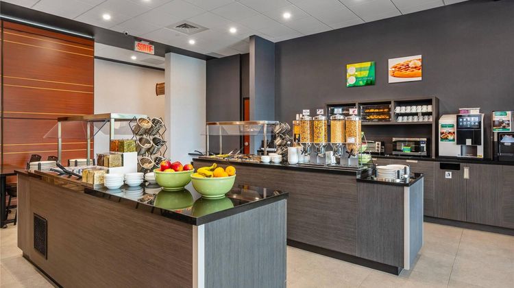 Quality Inn & Suites Levis Restaurant