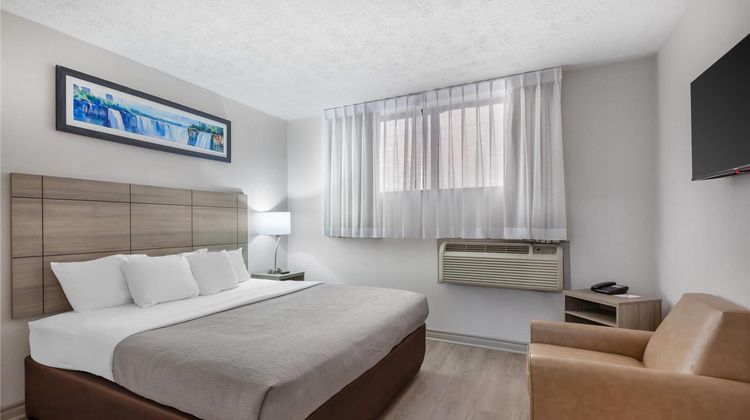 Quality Inn and Suites Suite