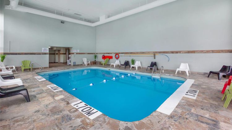 Quality Inn and Suites Pool
