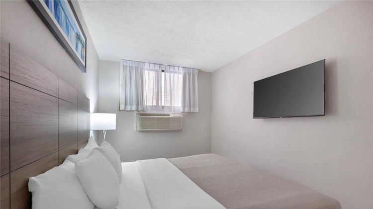 Quality Inn and Suites Suite