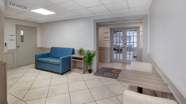 <b>Quality Inn and Suites Lobby</b>. Images powered by <a href="https://iceportal.shijigroup.com/" title="IcePortal" target="_blank">IcePortal</a>.