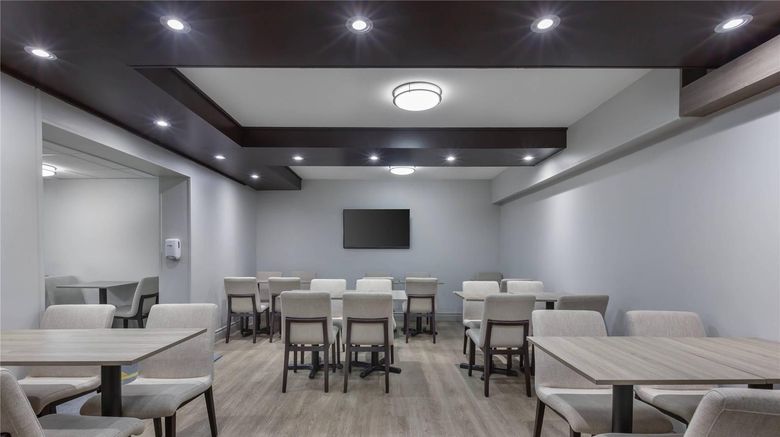 <b>Quality Inn and Suites Restaurant</b>. Images powered by <a href="https://iceportal.shijigroup.com/" title="IcePortal" target="_blank">IcePortal</a>.