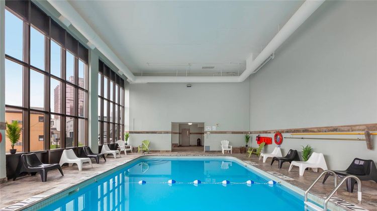 Quality Inn and Suites Pool