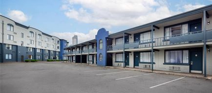 Quality Inn and Suites Exterior